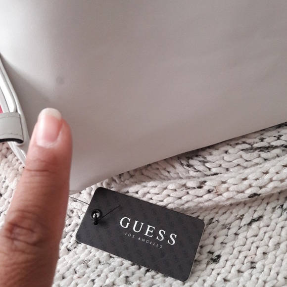 💐 Guess Beautiful Mini Backpack 💐 - Picture 4 of 7